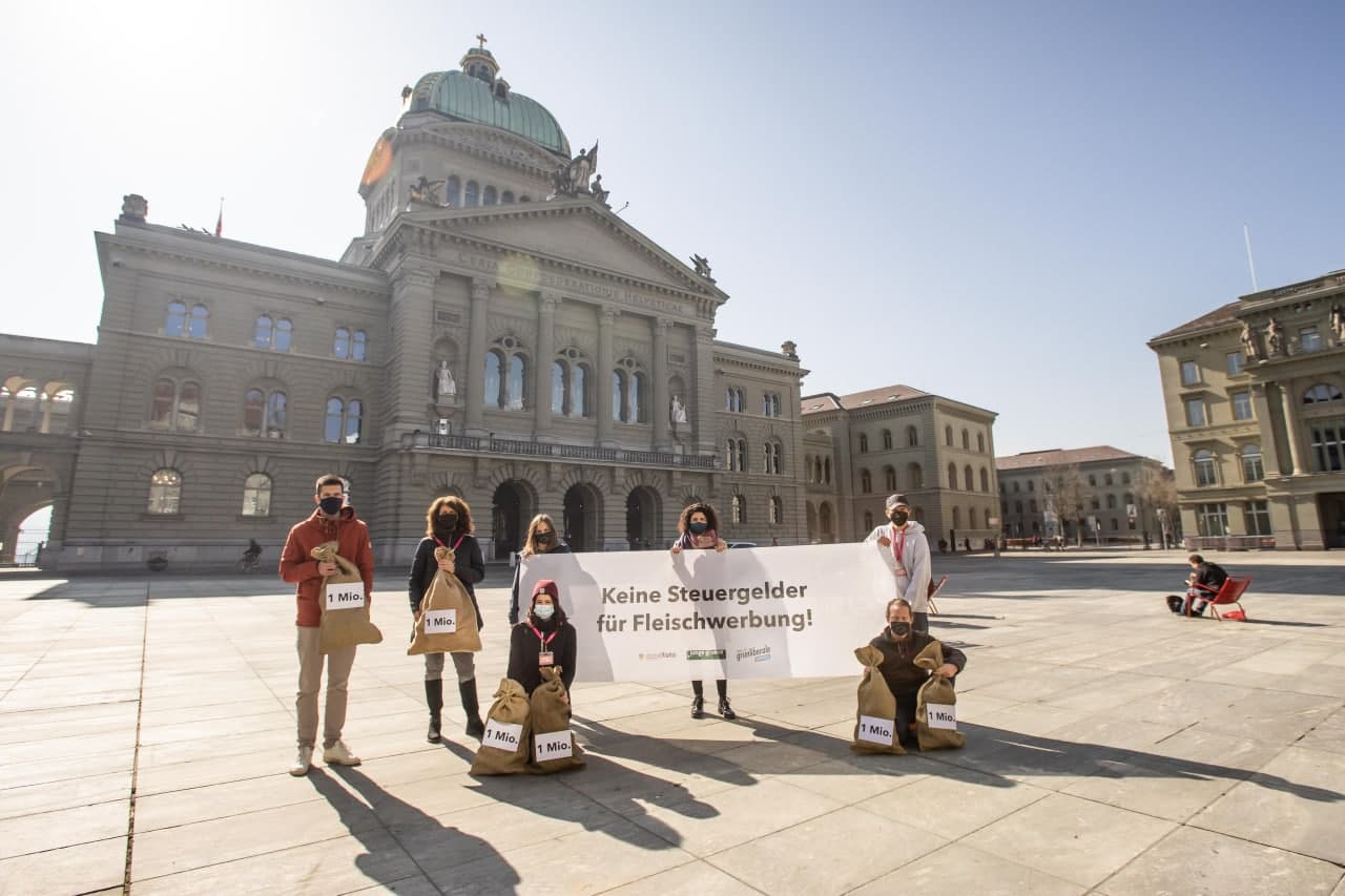 Steuergelder Fleischwerbung Aktion Bundeshaus Bern